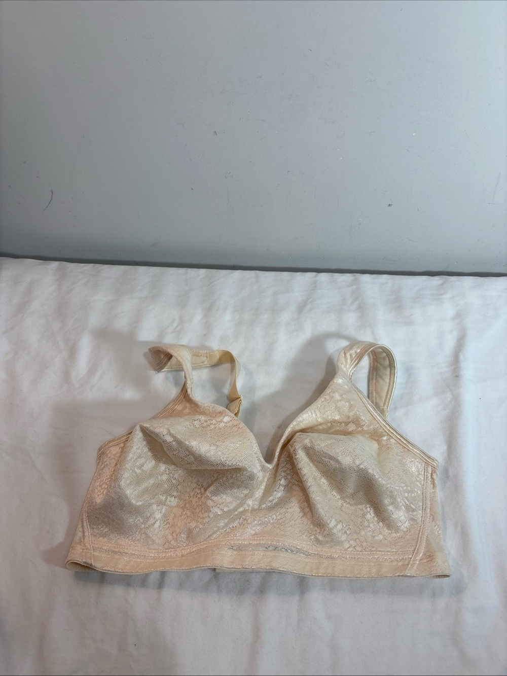 Playtex Cream Lace Comfort Wireless Bra. 1264